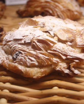 PAIN AU CHOCOLAT AUX AMANDES